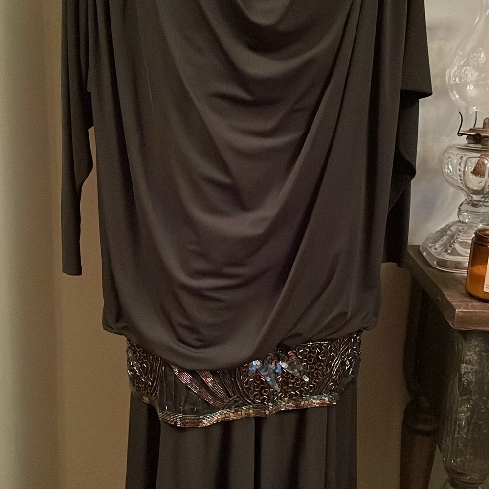 1980s J. Harris black dress. Size 6 measurements below. - Picture 3 of 14
